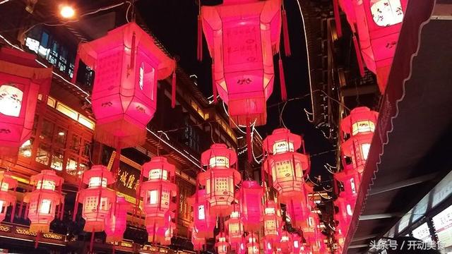 城隍廟新玩法，傳統(tǒng)與現(xiàn)代交融的新年味！