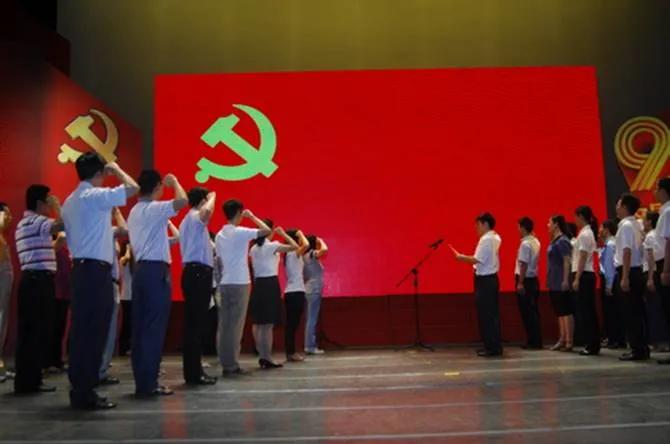 大學(xué)生怎樣才能成為一名黨員？