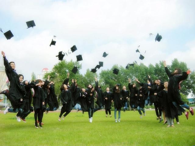 大學(xué)就業(yè)前景最看好的十大專業(yè)，土木工程第一，計(jì)算機(jī)專業(yè)僅第五