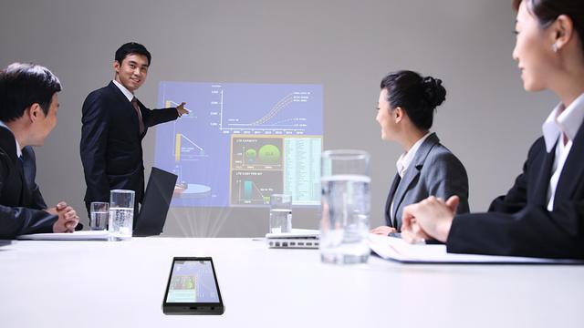 不能錯(cuò)過的幾款新奇特智能微投 最后這款國(guó)產(chǎn)投影手機(jī)簡(jiǎn)直逆天